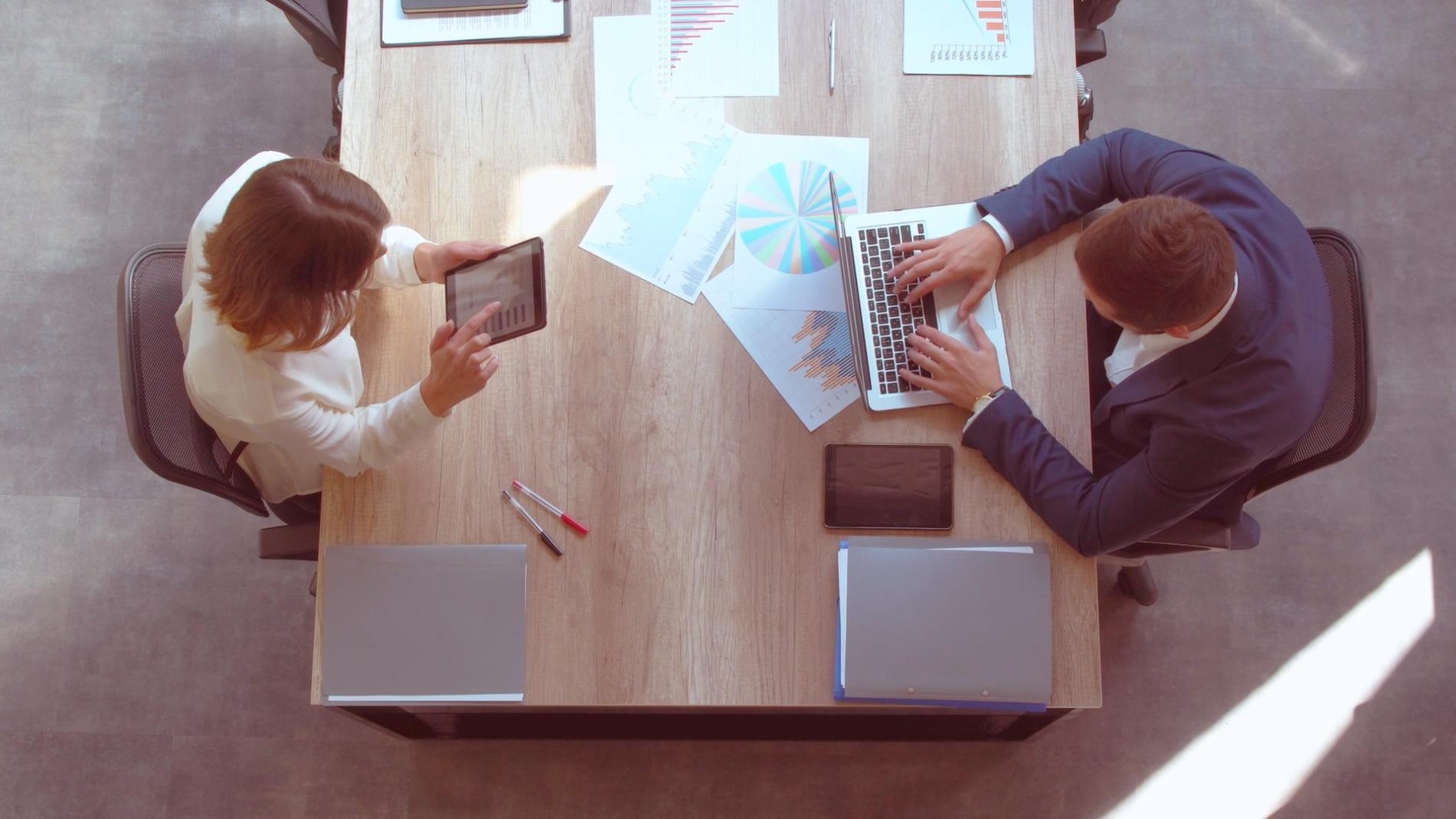 Geschäftsteam bei professioneller Schulung